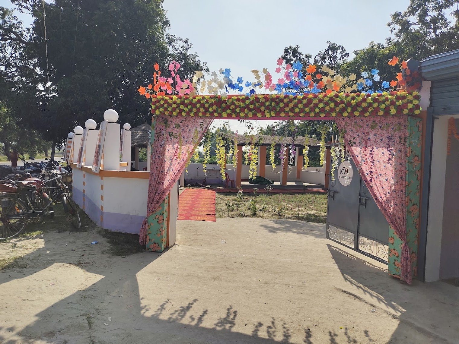 Floral gate at Kasturi Vann